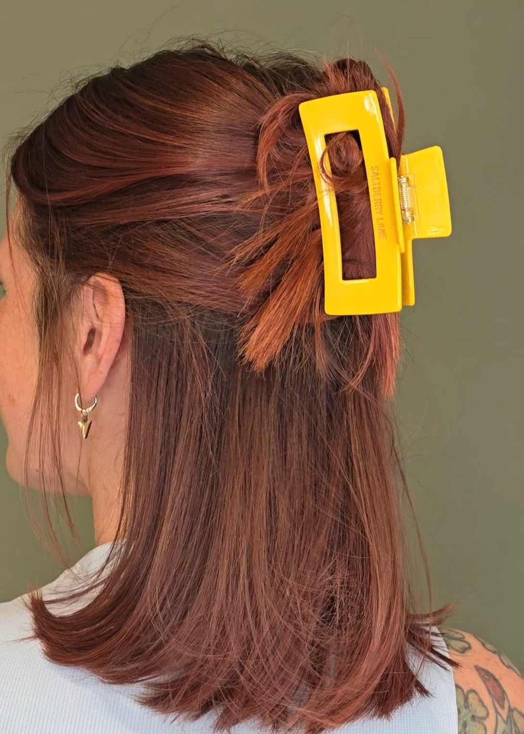 Statement-Haarspange in sattem Gelb – Saltberry Lane Drama Banana Haarklammer mit starkem Halt und modernem Design