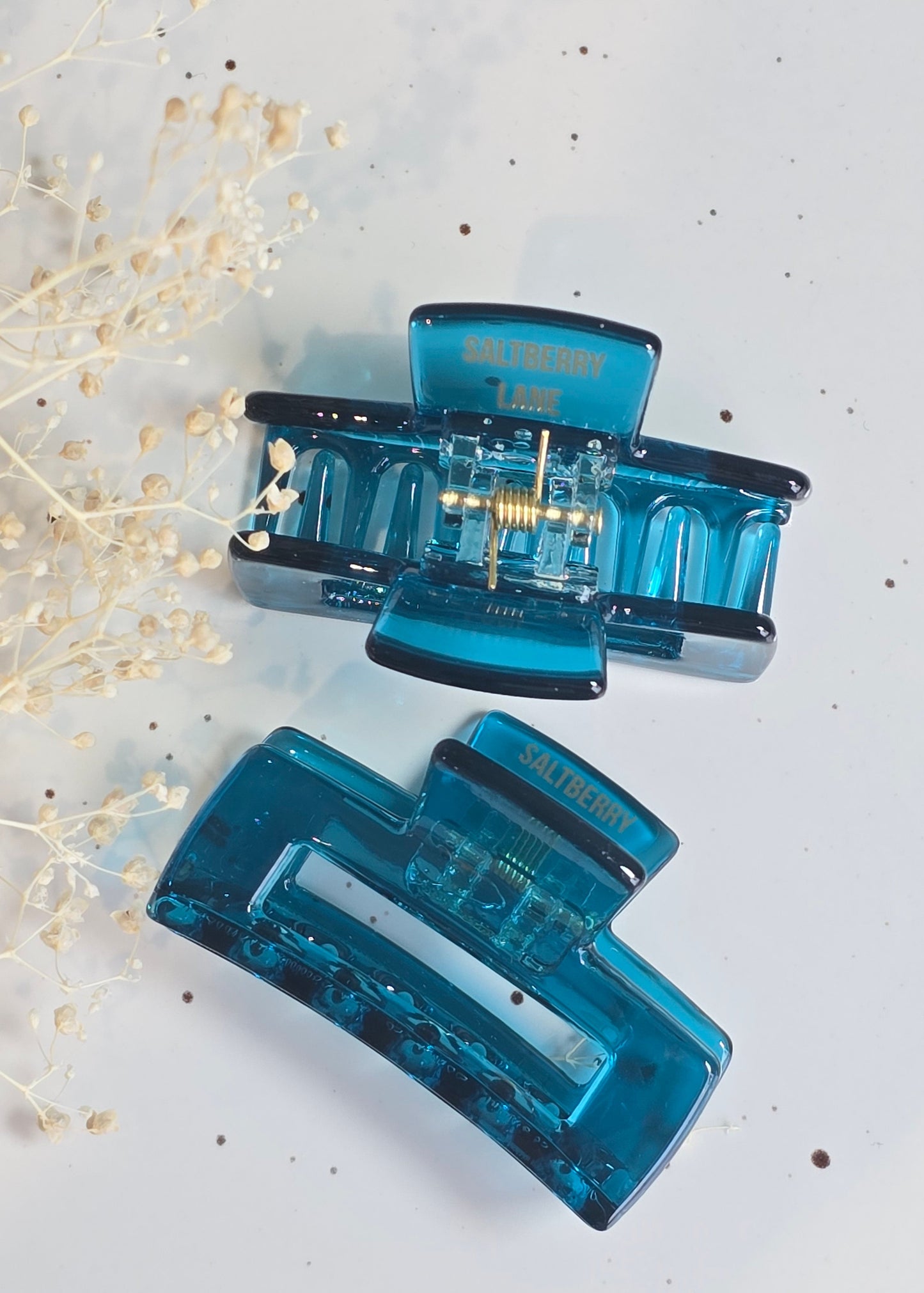 Saltberry Lane Haarklammer Teal Dream – glänzende Haarspange in Petrol für stylischen Halt im Alltag