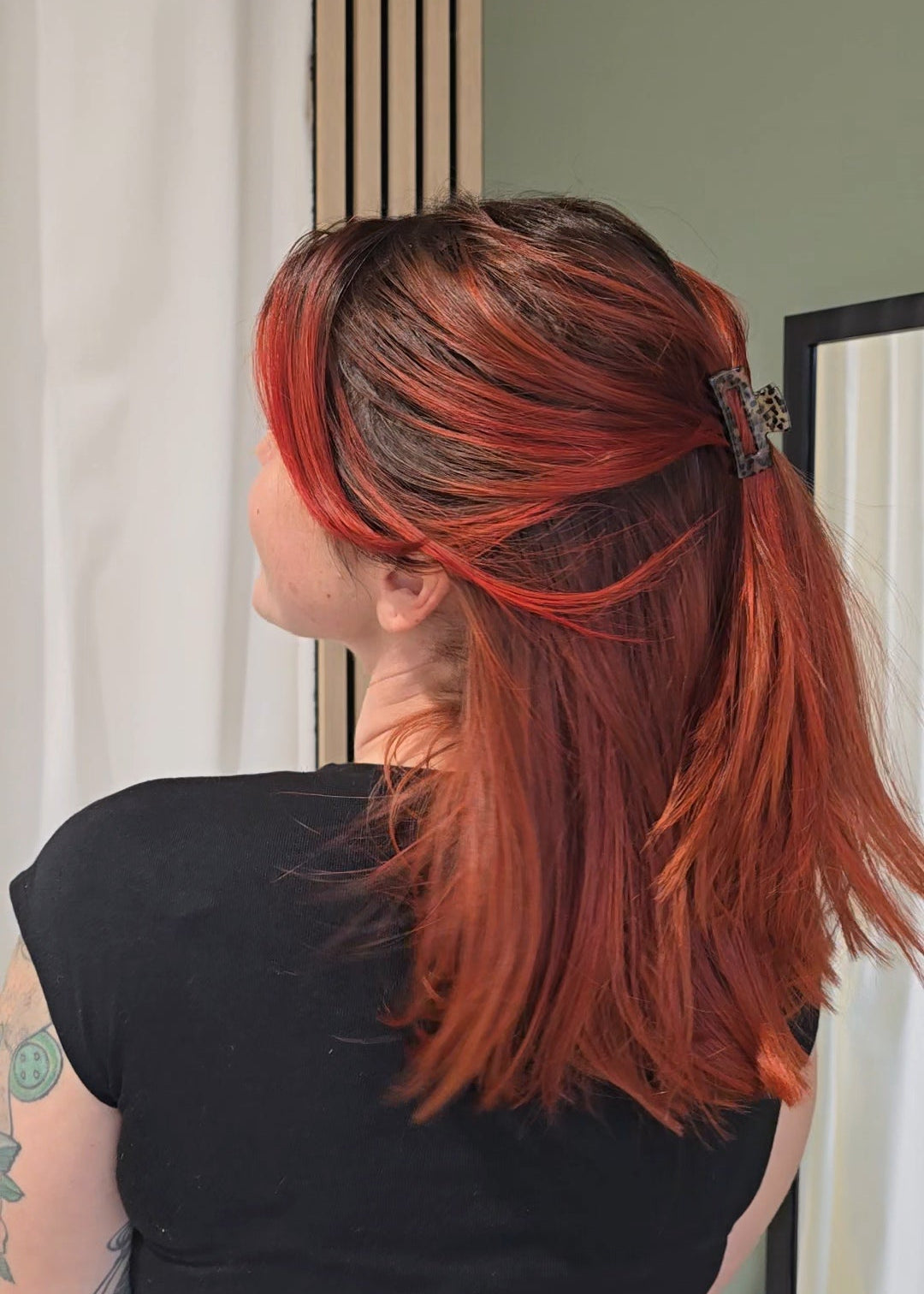 Kleine Haarspange „Leo Mini“ von Saltberry Lane im klassischen Leopardenmuster – bold, chic und perfekt für kleine Akzente.
Designed in Luxembourg 🇱🇺.