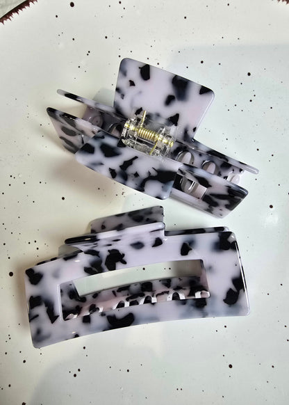 Panda Glow Haarclip von Saltberry Lane – kontraststarke schwarz-weiße Haarklammer im Panda-Design, auffälliges Accessoire für stylische Alltagslooks