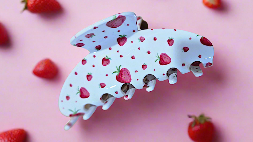 Squeezy Berry Haarklammer in sattem Berry-Rot – große stabile Haarspange für Damen, ideal für dickes oder langes Haar, mit glänzendem Finish, aus der Saltberry Lane Signature Collection